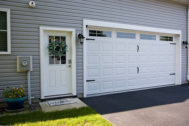 24/7 Emergency Garage Door Panel Replacement experts in Midway South, TX